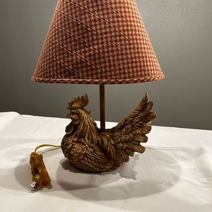 Collectible, farmhouse rooster lamp!